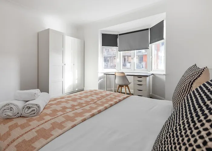 Outstanding 2 Bed Apartment In Central Camden Sleeps 6