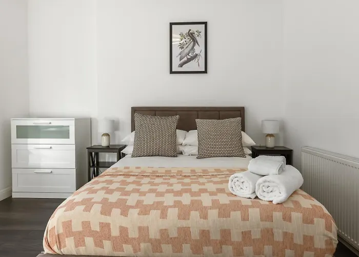 Outstanding 2 Bed Apartment In Central Camden Sleeps 6